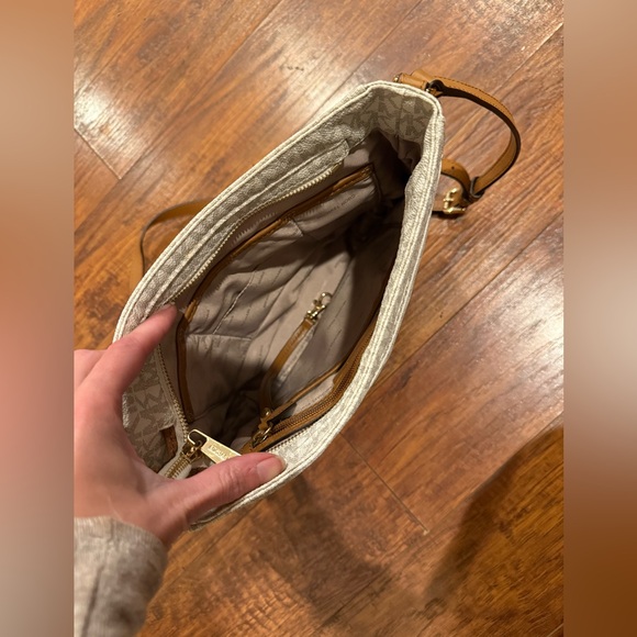 Michael Kors Jet Set Travel  Crossbody - Picture 6 of 7